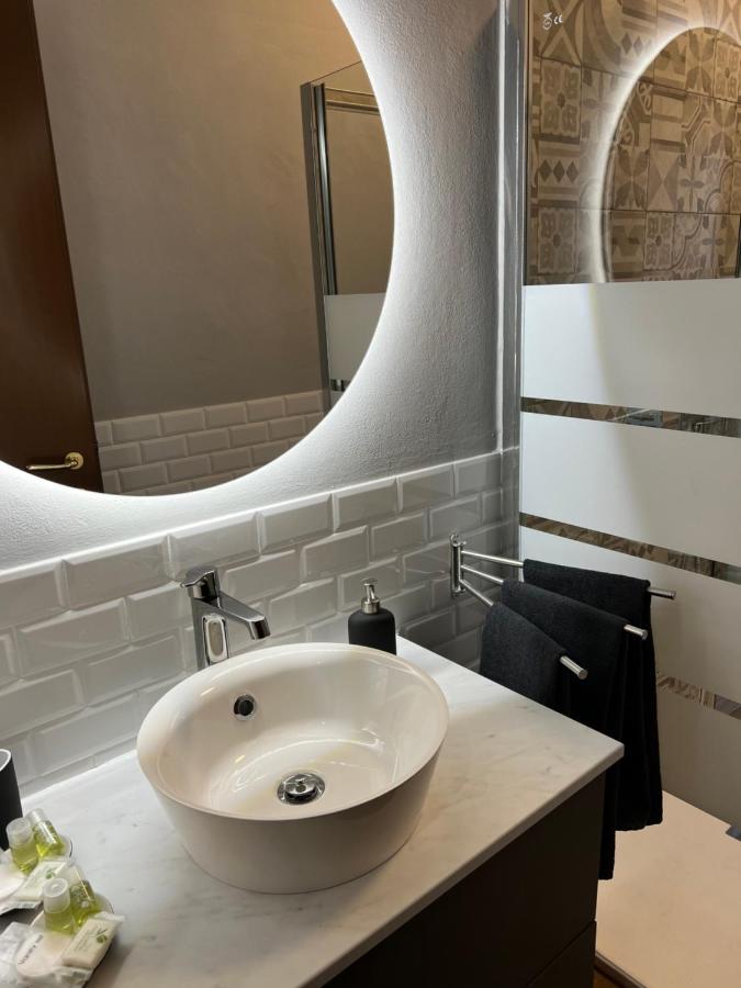 Stylish Apartment 3 Km Away From Duomo - Netflix, Wi-Fi, All Comforts Included Мілан Екстер'єр фото